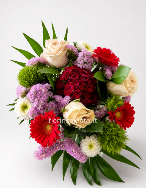 Bouquet rosso, crema e lilla